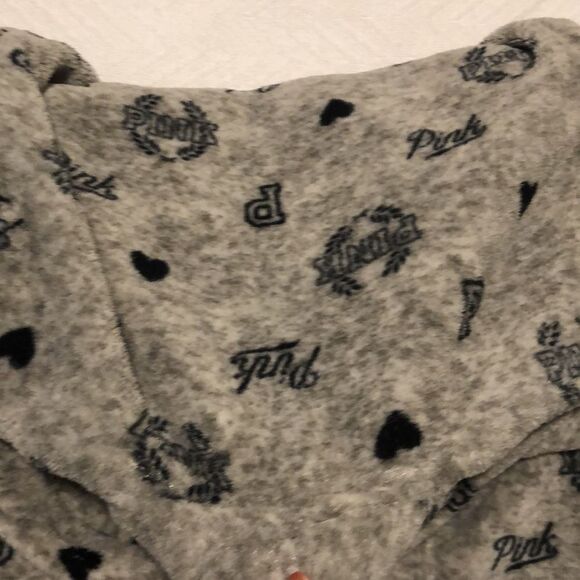 Victoria’s Secret Pink Plush Robe - Picture 5 of 5